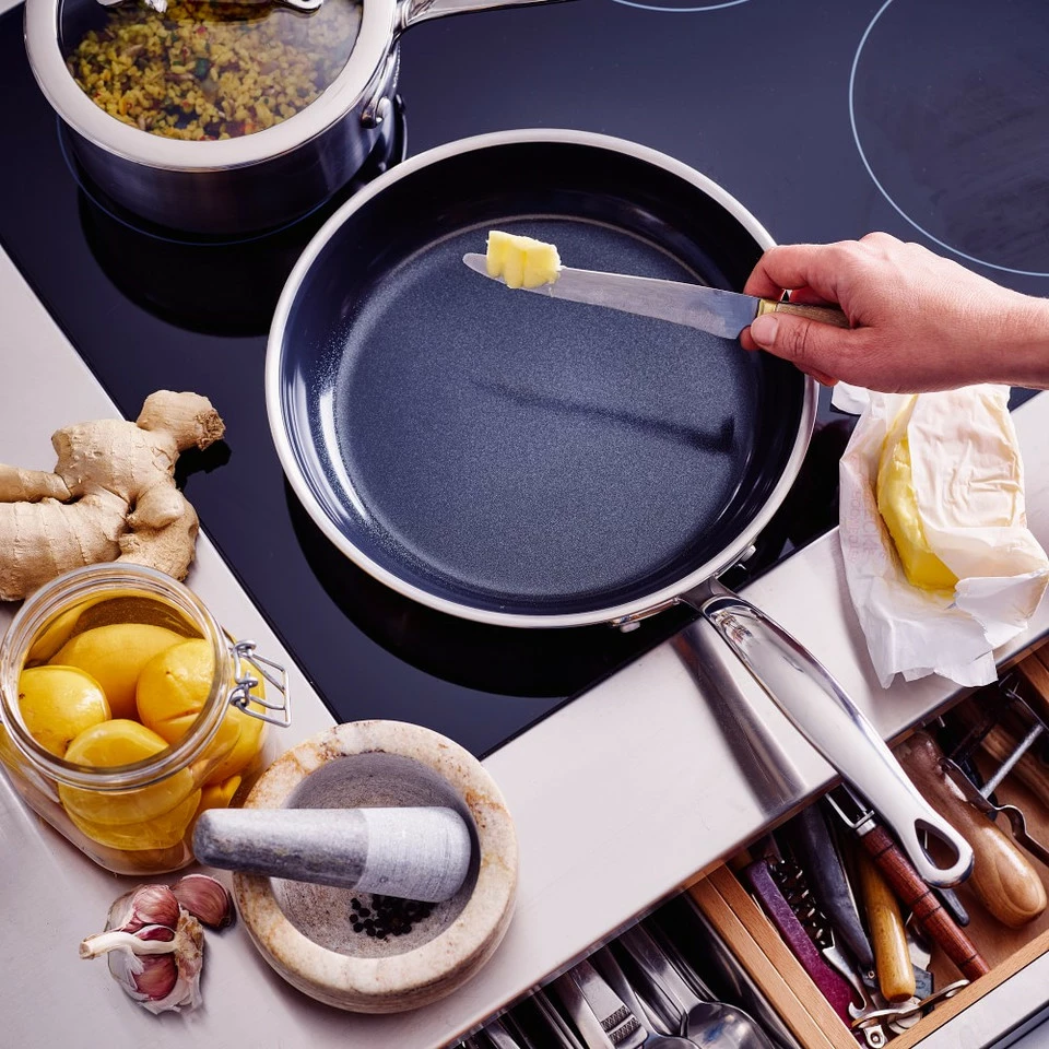 GreenPanâ„¢ Premiere Ceramic Non-Stick 20 cm & 25 cm Frying Pan Set - Image 3