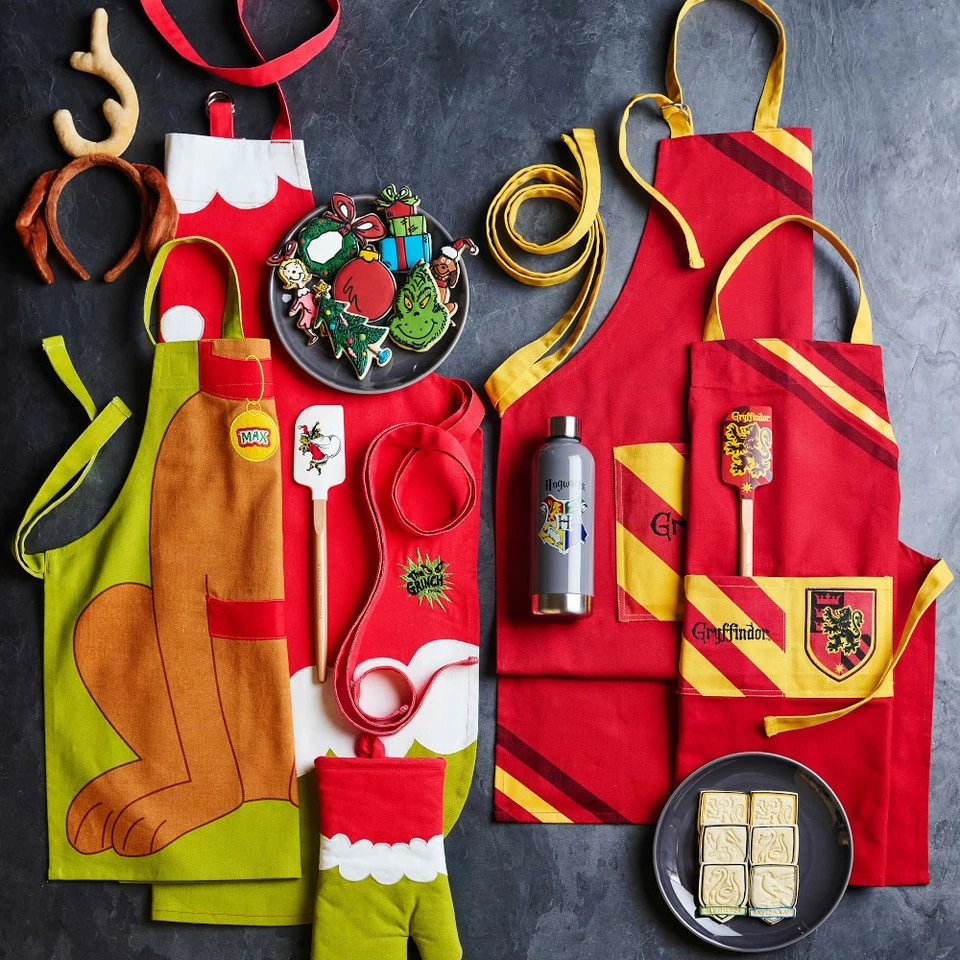 Williams Sonoma The Grinchâ„¢ Christmas Cookie Cutter 22-Piece Set - Image 4