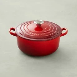 Le Creuset Signature Cast-Iron Round Dutch Oven