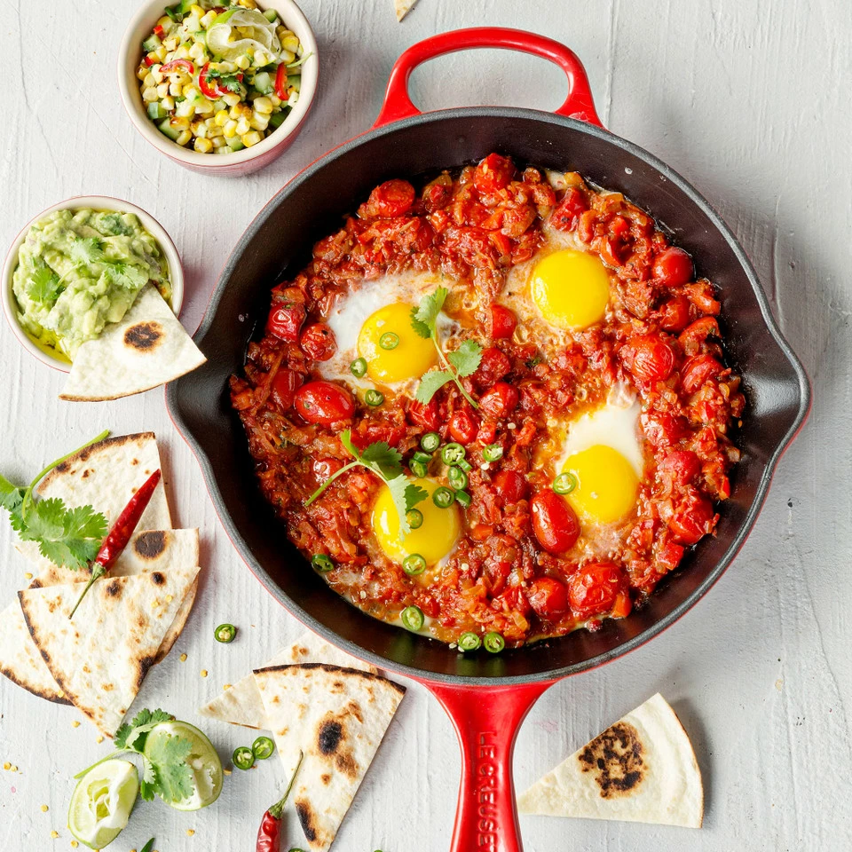 Le Creuset Signature Cast Iron Skillet - Image 5