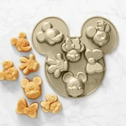 Williams Sonoma Mickey and Minnie Mouse Cast Aluminium Cakelet Pan