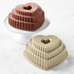 Nordic Ware Non-Stick Cast Aluminium Scallop Heart Bundt® Cake Pan