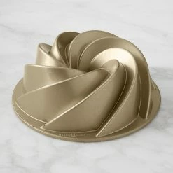 Nordic Ware Small Heritage Bundt® Cake Pan