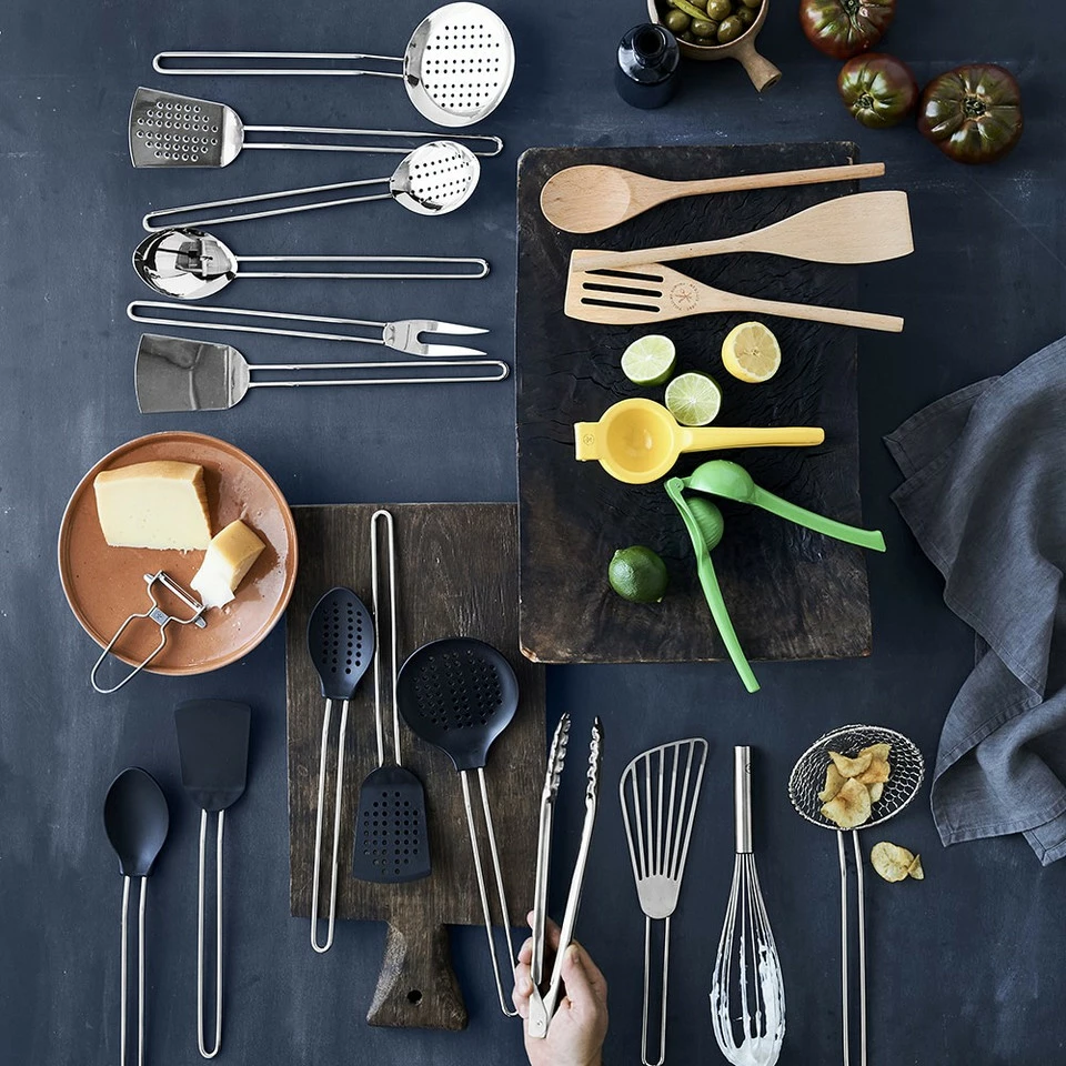 Williams Sonoma Open Kitchen Fish Spatula - Image 4