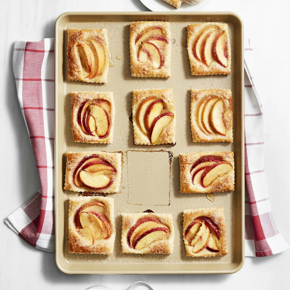 Williams Sonoma Goldtouch® Pro Non-Stick Non Corrugated Three-Quarter Sheet - Image 3