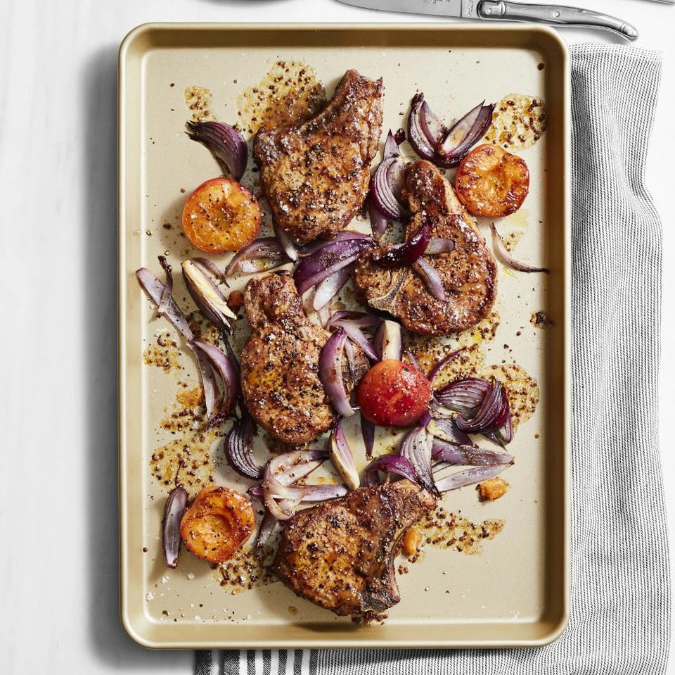 Williams Sonoma Goldtouch® Pro Non-Stick Non Corrugated Three-Quarter Sheet - Image 4