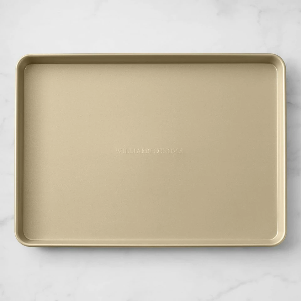 Williams Sonoma Goldtouch® Pro Non-Stick Non Corrugated Three-Quarter Sheet